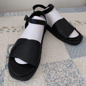 Bueno Sandal